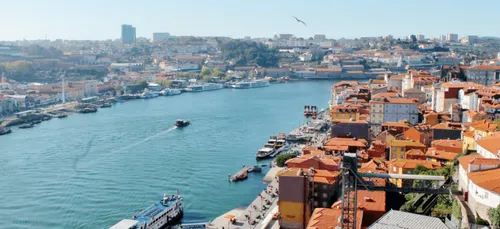 Les touristes français encore plus nombreux cet été au Portugal ?