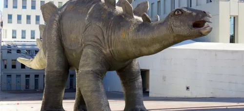 Un homme meurt dans une maquette de dinosaure en Espagne