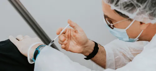 Covid-19 : Le vaccin Pfizer/BioNTech autorisé pour les 12-15 ans en...