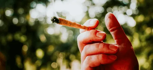 Aux États-Unis, un "pétard pour une piqûre" pour inciter à la...