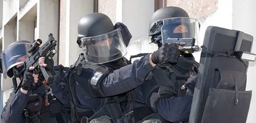 Savenay : un homme menace des passants avec un couteau, le GIGN...