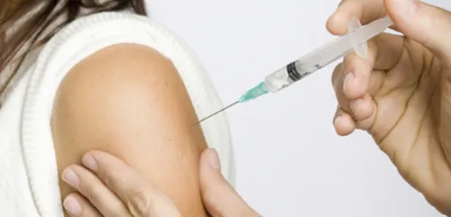 Vaccination des 12-17 ans : autorisation des 2 parents, présence...