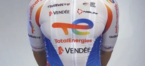 L'équipe Total Énergies dévoile son nouveau maillot !