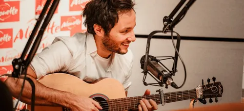 Vianney dévoile sa marque de vêtements conçue avec sa mère