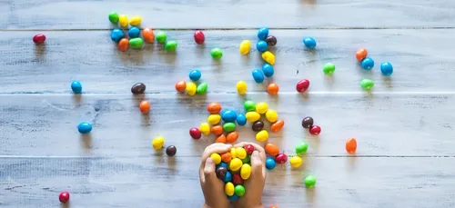 Il empile 5 M&M's et bat le record du monde !