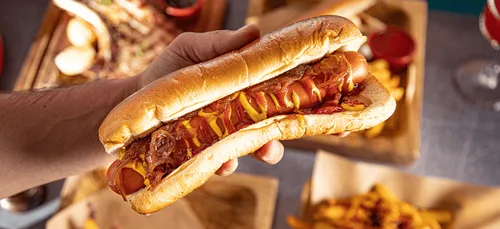 Il mange 76 hot-dogs en dix minutes et bat son propre record