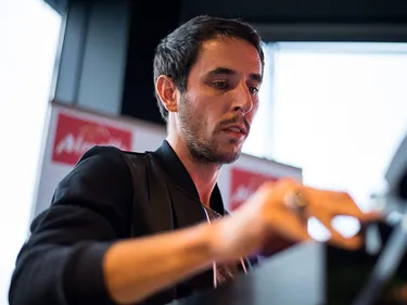 The Avener revient avec un nouveau single "Beautiful" !