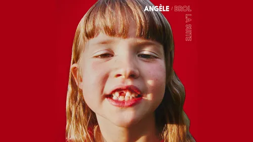 Angèle dévoile le clip de « Oui ou Non » extrait de Brol La Suite !
