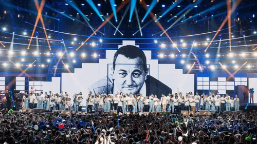 Découvrez le nouvel hymne des Enfoirés "À côté de toi" !