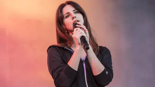 Lana Del Rey, malade, annule ses concerts en Europe dont Paris