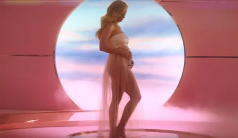 Katy Perry enceinte, dévoile son nouveau hit !