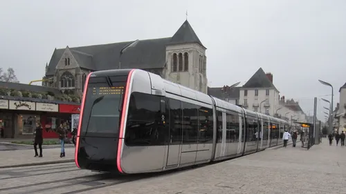Tours : une jeune sapeur-pompier récompensée pour son acte de courage