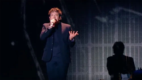 Dans son clip « Héros », Patrick Bruel rend hommage aux héros du...