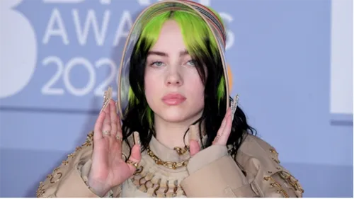 Billie Eilish travaille sur son deuxième album en compagnie de son...