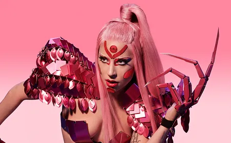 Lady Gaga reporte la sortie de son album