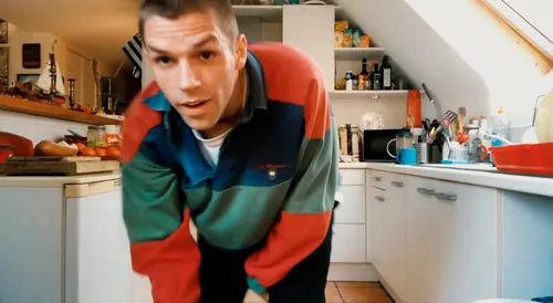 Hervé dévoile un clip spécial confinement qui donne le sourire !