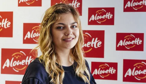 Selon Voici, Louane est maman