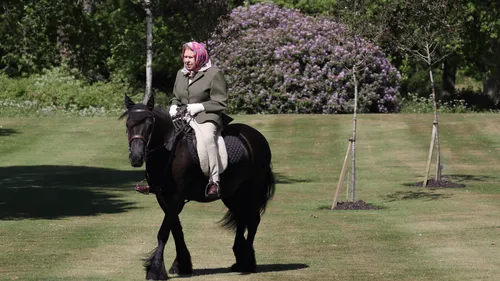 Insolite : pour son déconfinement, la reine Elizabeth II s'affiche...