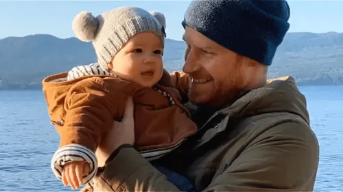 À 1 an, le fils de Meghan et Harry porte plainte