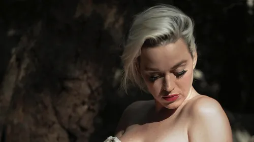 Katy Perry : maman d’une petite fille prénommée Daisy