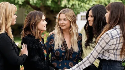 « Pretty Little Liars » : un reboot par le créateur de Riverdale