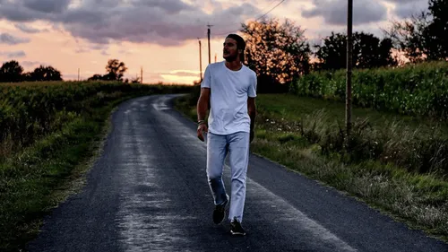 Clip « Ma lumière » : Amir dédie sa chanson à son fils