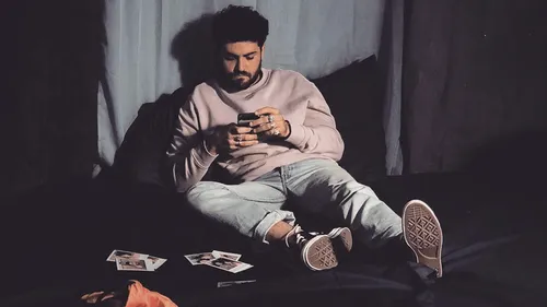 Tibz dévoile le clip de son titre « Au revoir »