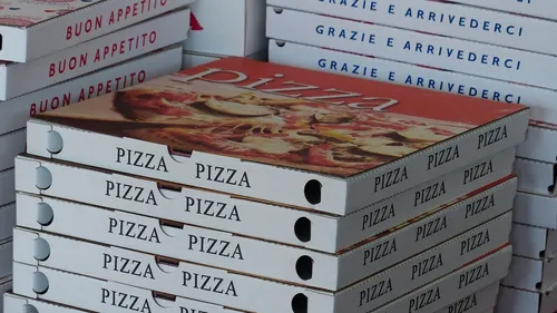 12 000 dollars de pourboire pour un livreur de pizzas de 89 ans