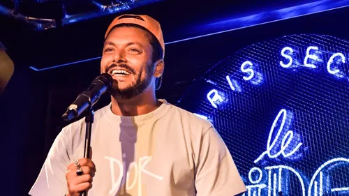 Kev Adams lance son Comedy Club, futur tremplin pour les nouveaux...