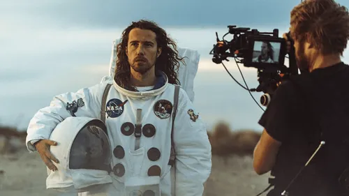 Apprenez à jouer « Nous » à la guitare avec « Les Tutos à Julien...