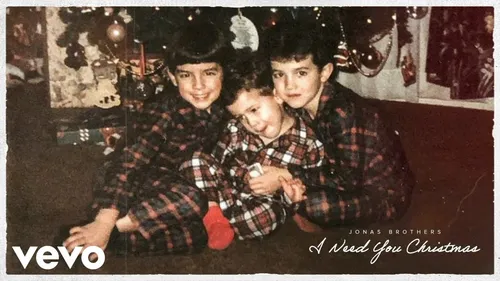 Les Jonas Brothers célèbrent déjà Noël avec “I Need You Christmas”!