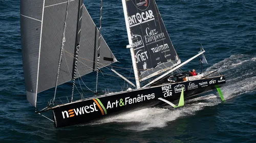 Vendée Globe : Fabrice Amedeo fait demi-tour pour un petit souci...