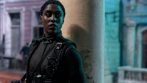 Lashana Lynch incarnera la première femme 007 dans "Mourir peut...
