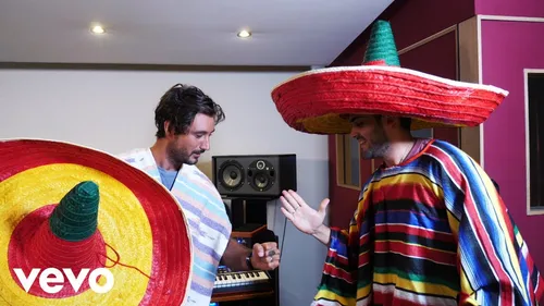 Jérémy Frérot et Tibz rendent hommage à Joe Dassin avec une reprise...