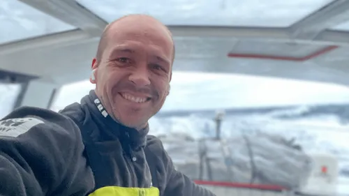 Vendée Globe : Kevin Escoffier déclenche sa balise de détresse, Le...
