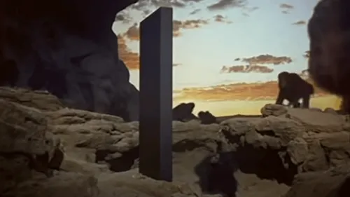 Monolithes mystères : un nouveau pilier de métal en Roumanie