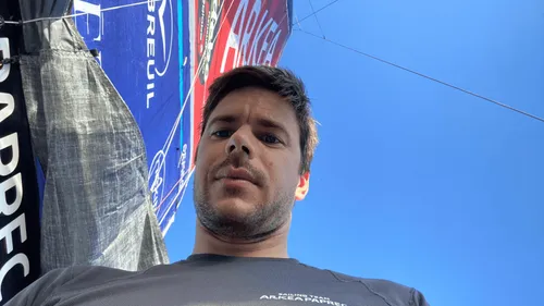 Vendée Globe : Sébastien Simon abandonne la course