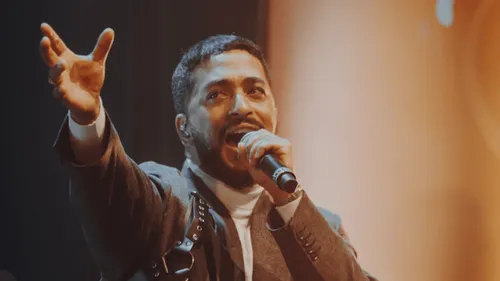 Slimane signera l'hymne des Enfoirés 2021