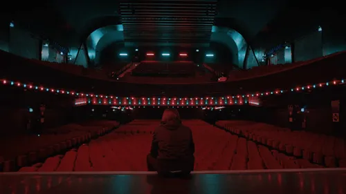 Découvrez le clip "Pas essentiel" de Grand Corps Malade !