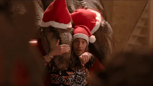 Julien Doré dévoile un clip de Noël - et cartonne avec sa tombola !