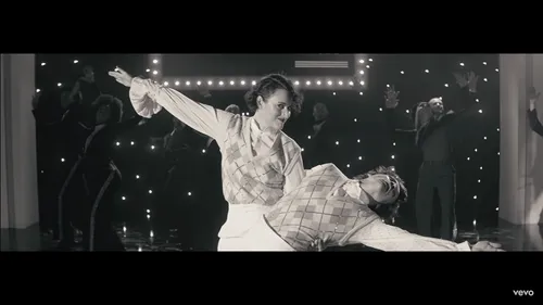 "Treat People with kindness", le clip de Harry Styles casse YouTube !