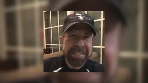 Vidéo : Chuck Norris a souhaité la bonne année aux habitants de...