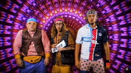 Julien Doré se lâche dans "la chanson des choses inutiles" avec...