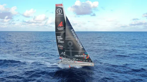 Vendée Globe : Boris Herrmann heurte un bateau à quelques heures de...