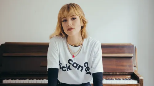 Angèle lance une tombola solidaire contre le cancer de l'enfant