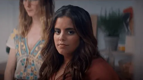 Inès Reg : découvrez la bande-annonce de "Je te veux, moi non plus"