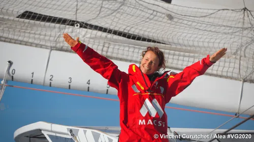 Vendée Globe : Isabelle Joschke chaudement accueillie aux Sables...
