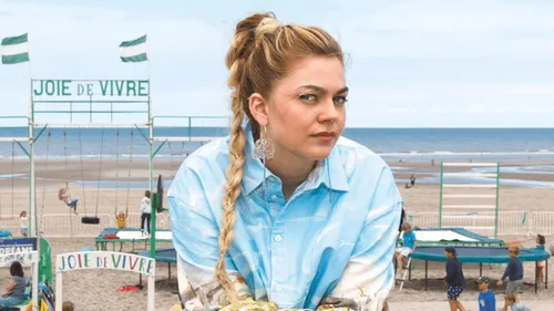 Louane sort la réédition de son album "Joie de vivre" !