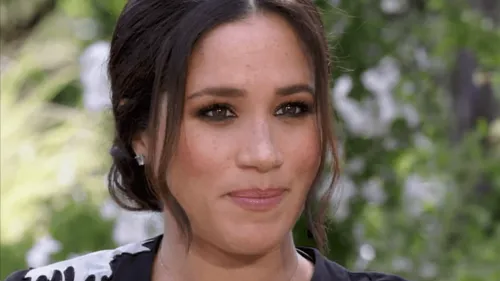 Meghan Markle suggère que Buckingham Palace "colporte des...