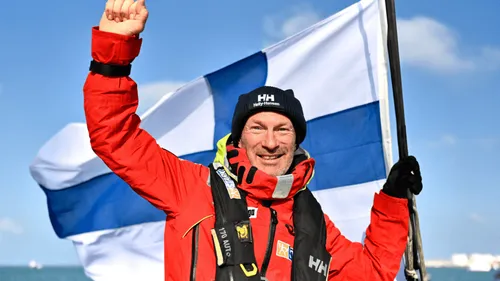 Vendée Globe : arrivée du dernier skipper Ari Huusela, fin de la 9e...